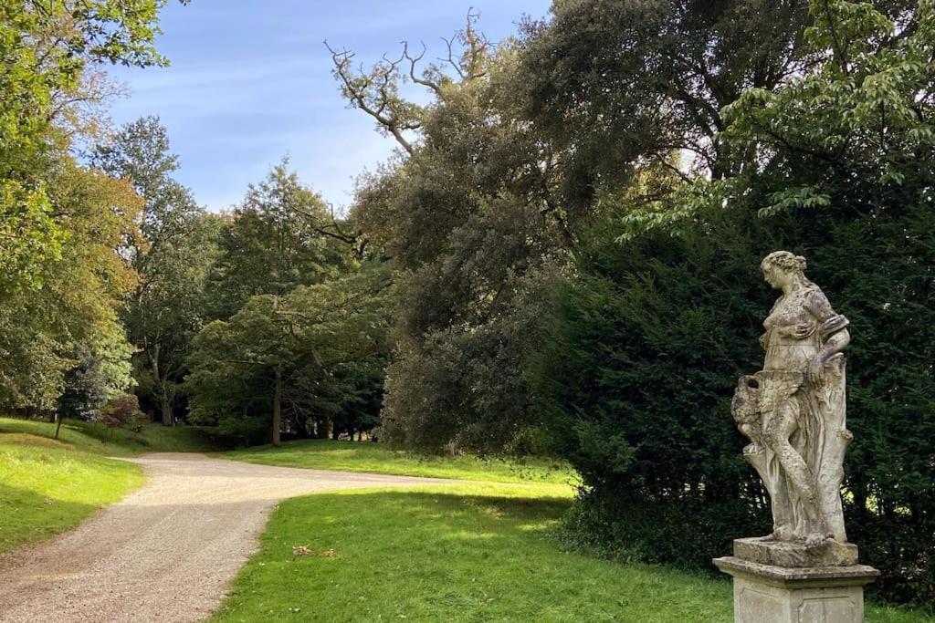Вилла The Dower House At Parnham Park Беминстер Экстерьер фото